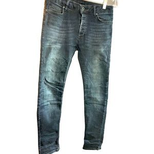 Topman men’s relaxed skinny jeans in classic blue